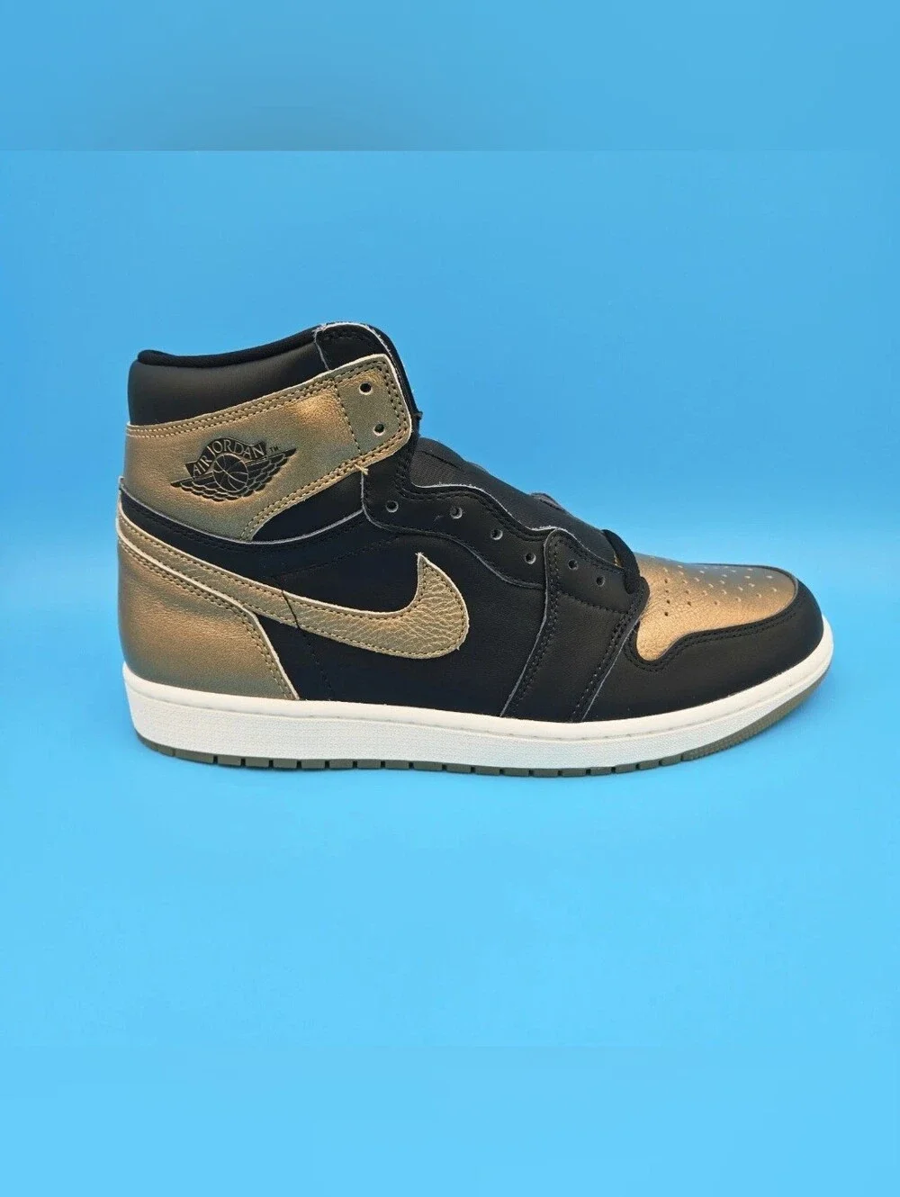 AIR JORDAN 1 RETRO OG High Black/Metallic Gold Size 11.5 Men's DZ5485 071